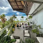 The Yellow Capsule Cancun Close To Airport
