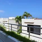 2 Stories, Partial View, 3 Queen Beds