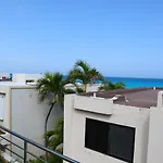 2 Stories, Partial View, 3 Queen Beds