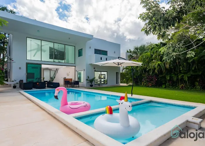 Modern Villa With Private Pool In Cancun