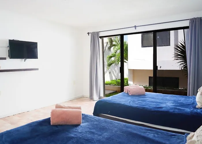 2 Stories, Partial View, 3 Queen Beds