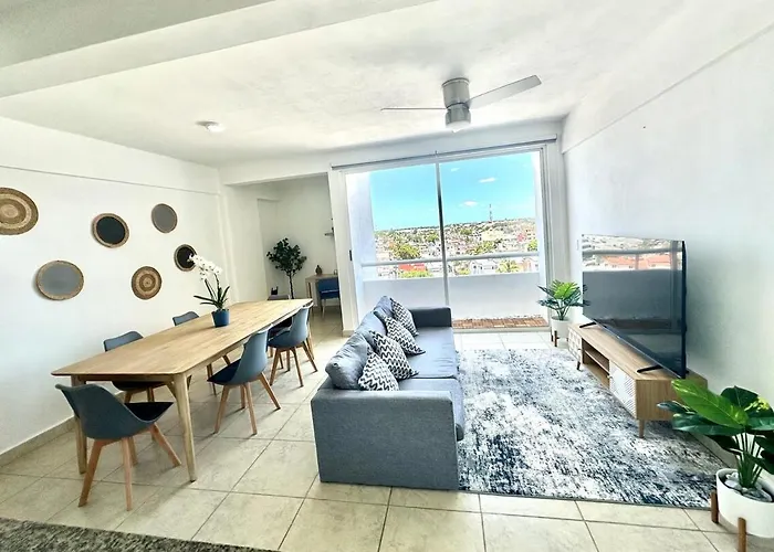 Modern, Downtown Apartment, 2Br, 2Bth, With Pool