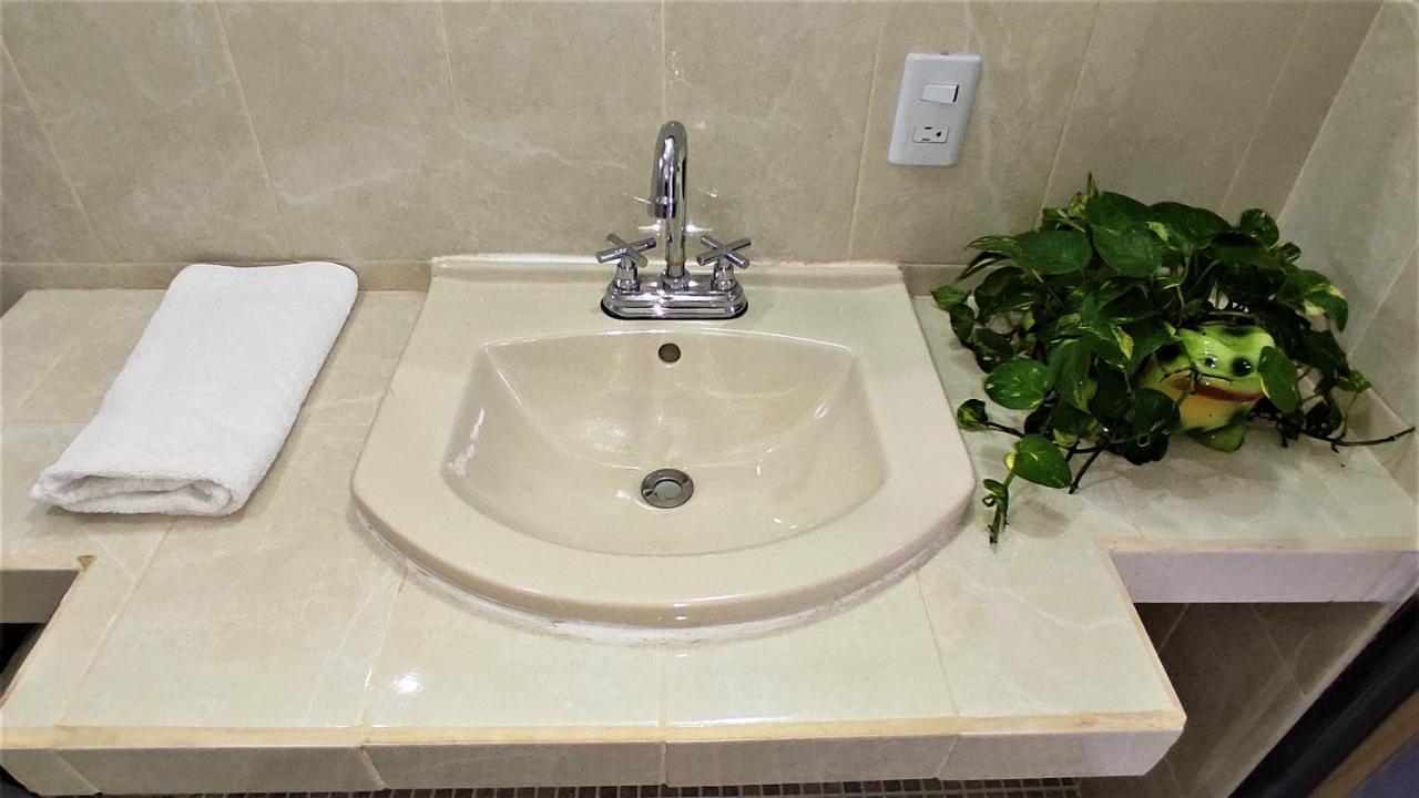 Apartamento Depto En Planta Alta Con Balcón Y árboles Frutales *