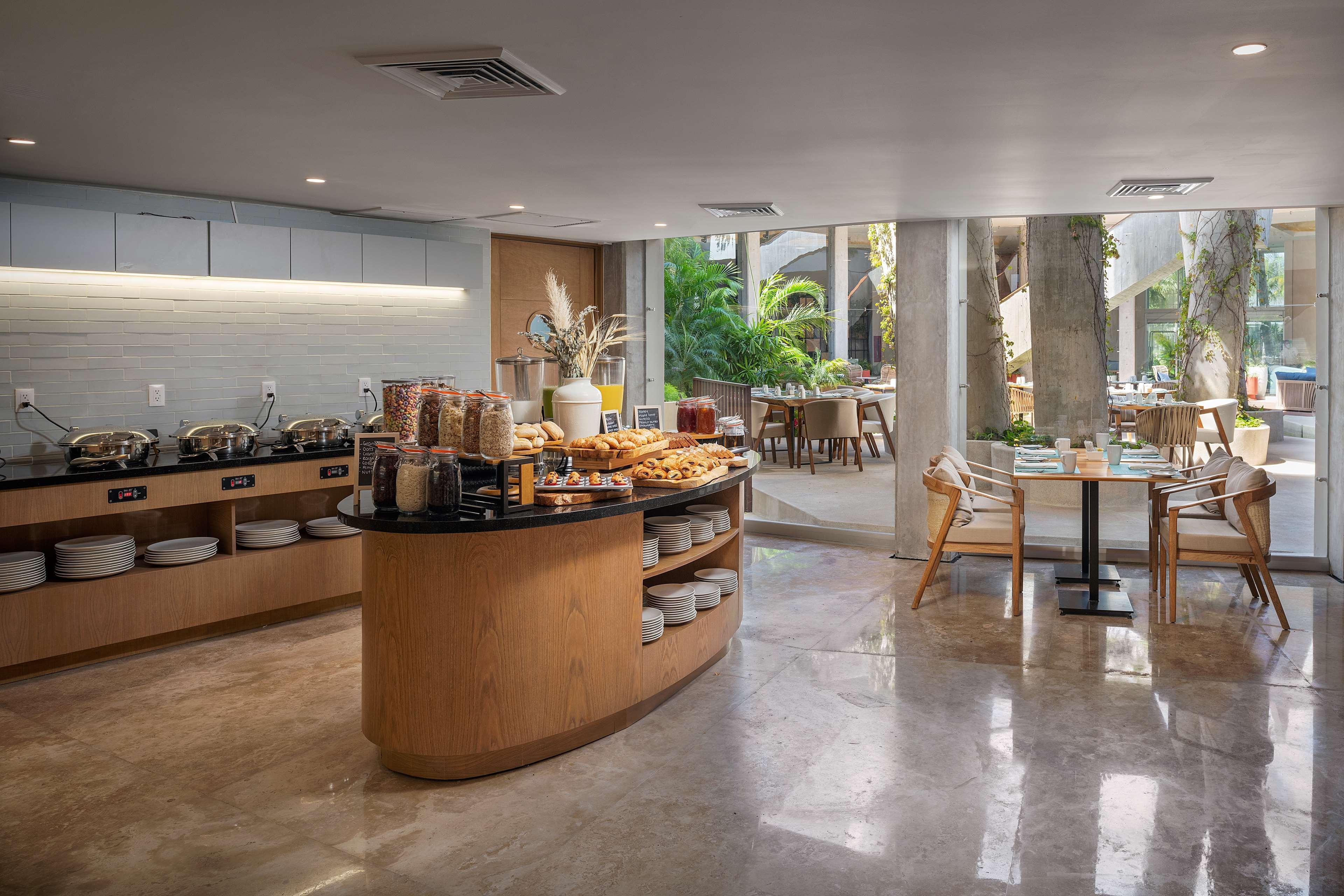 Hilton Garden Airport 4* Cancún