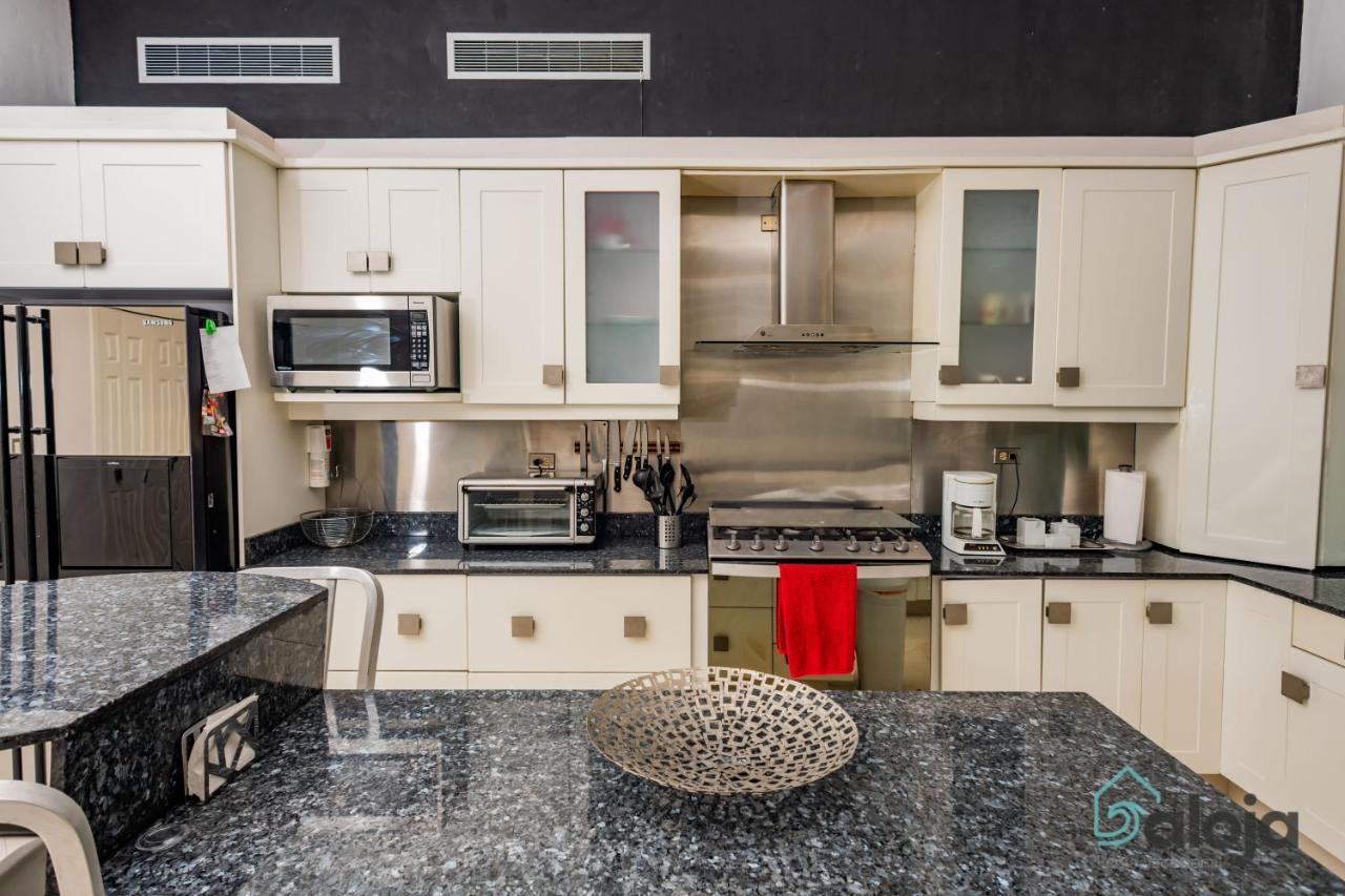 Modern With Private Pool In *