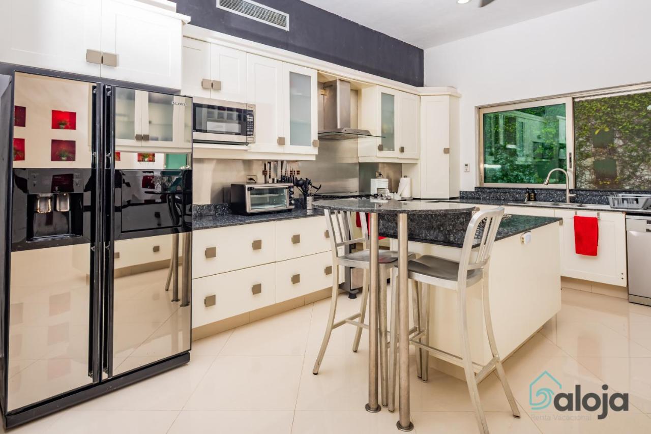 Modern With Private Pool In *