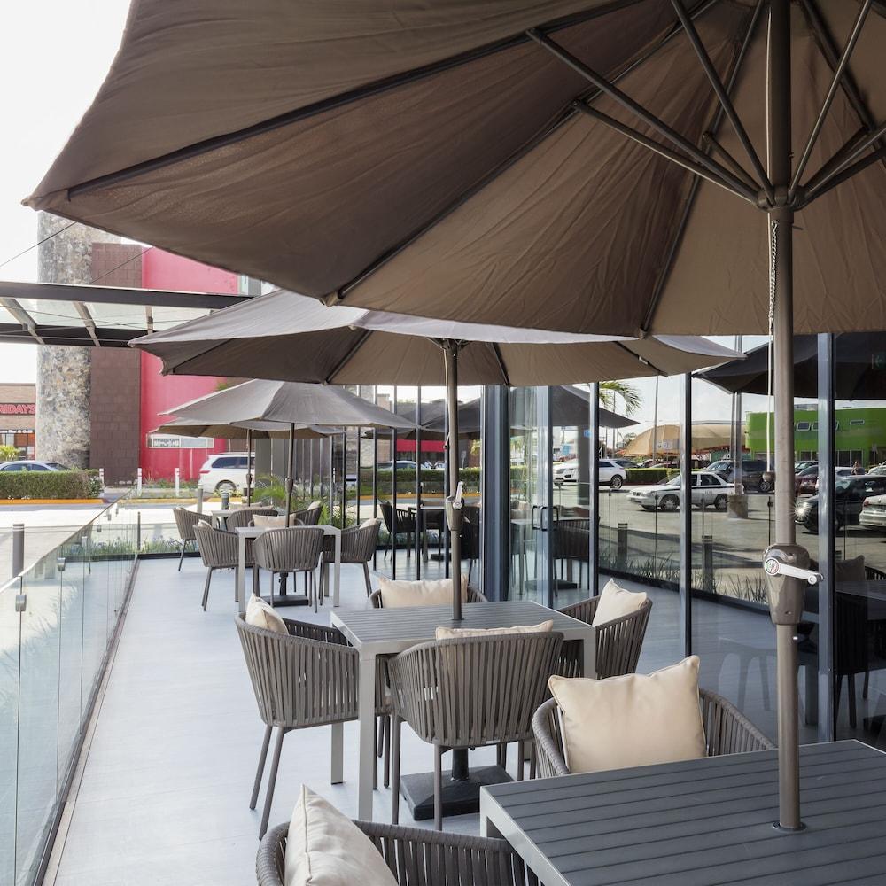 Hampton By Hilton Cumbres Cancún