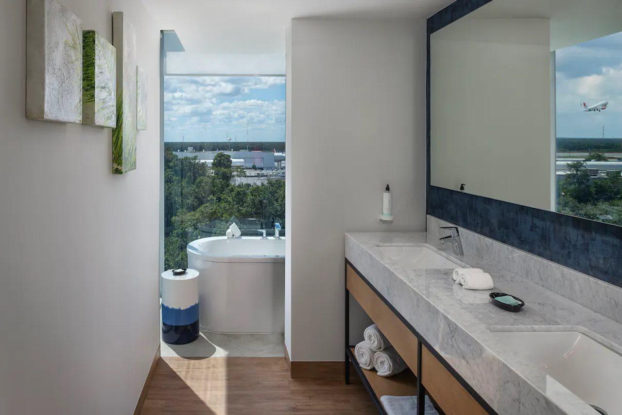 Hotel Hilton Garden Airport 4*