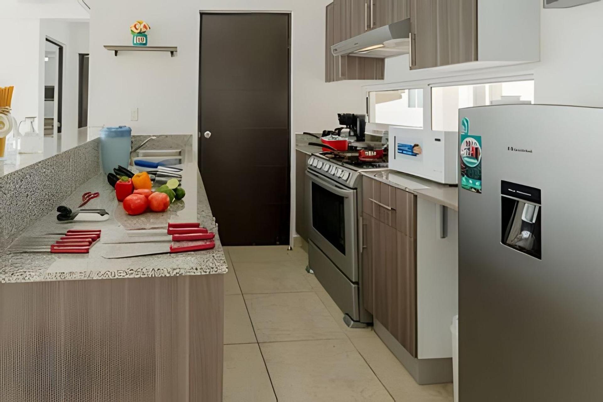 Exclusive Building 6 People 3 Cable Televisions 2 Swimming Pools Balcony, Сasa de vacaciones