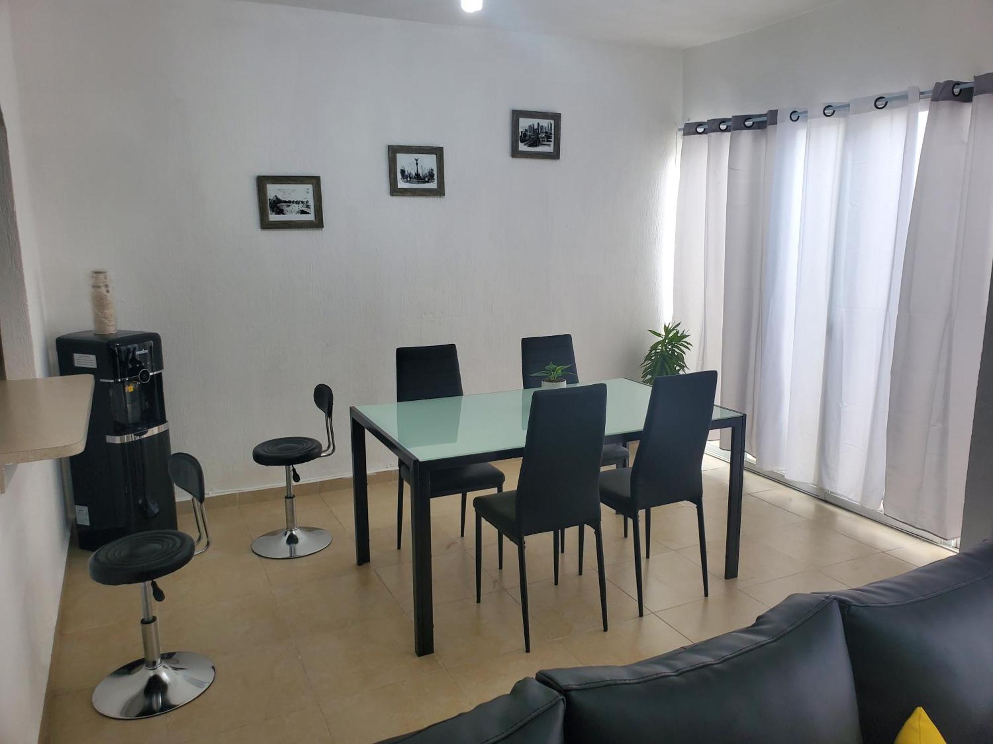 Habitación en casa particular Play H *