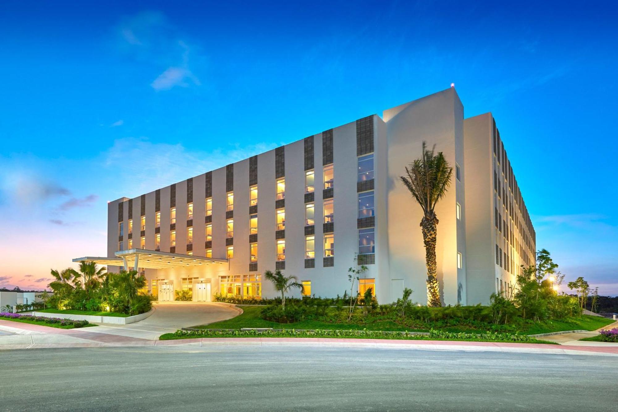 Hotel Aeropuerto Riviera