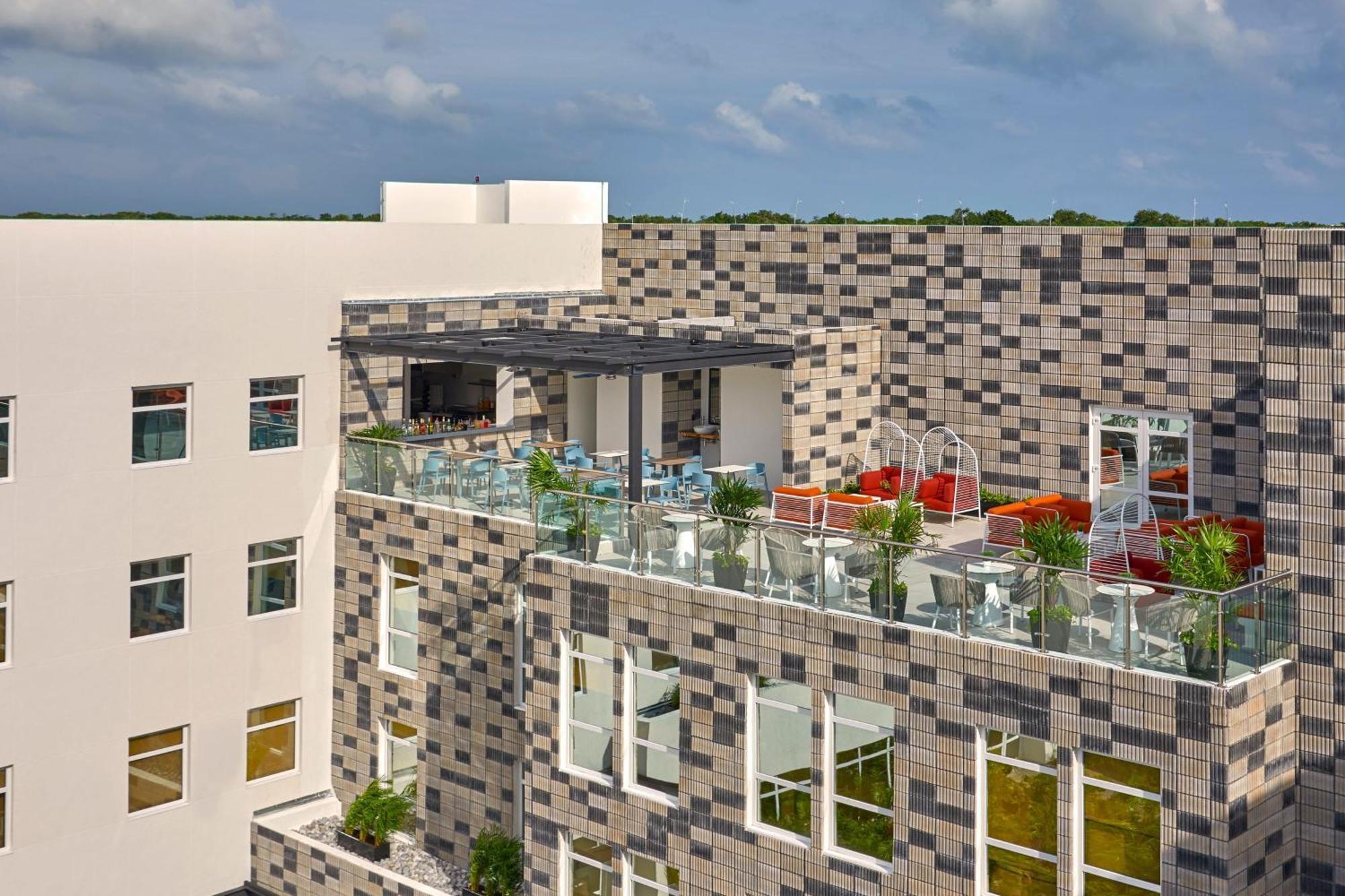 Aeropuerto Riviera Hotel 4*