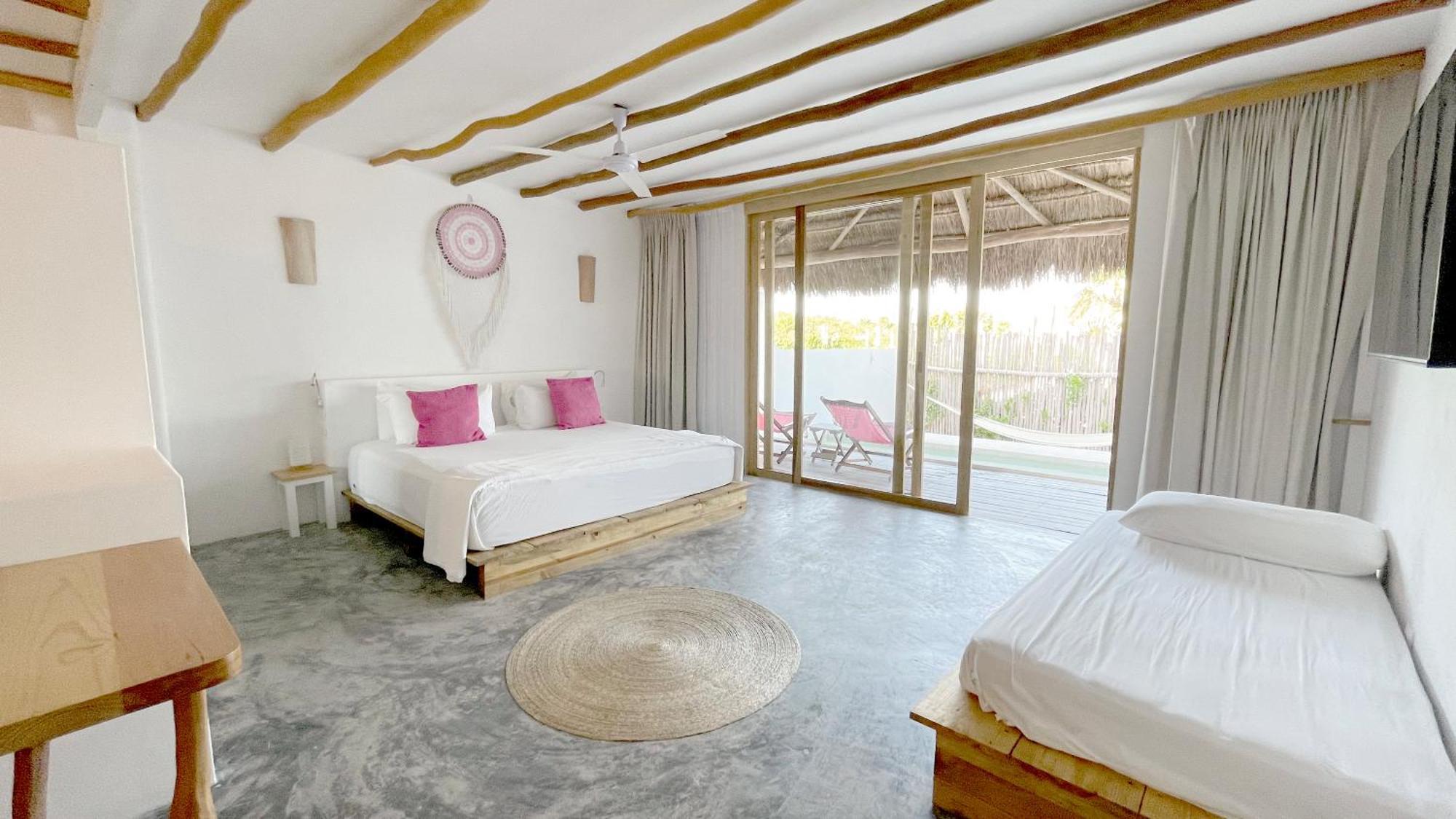 Punta Blanca House Hotel *