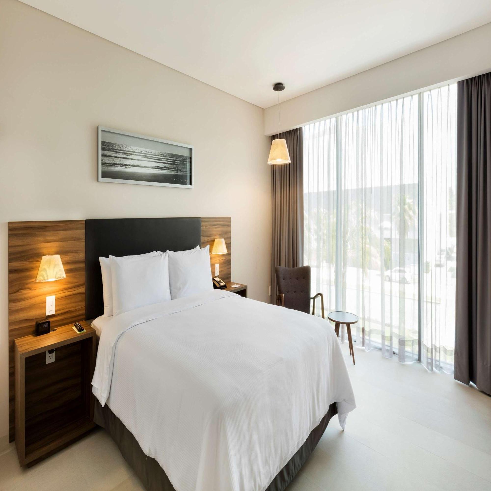 Hampton By Hilton Cumbres 3*