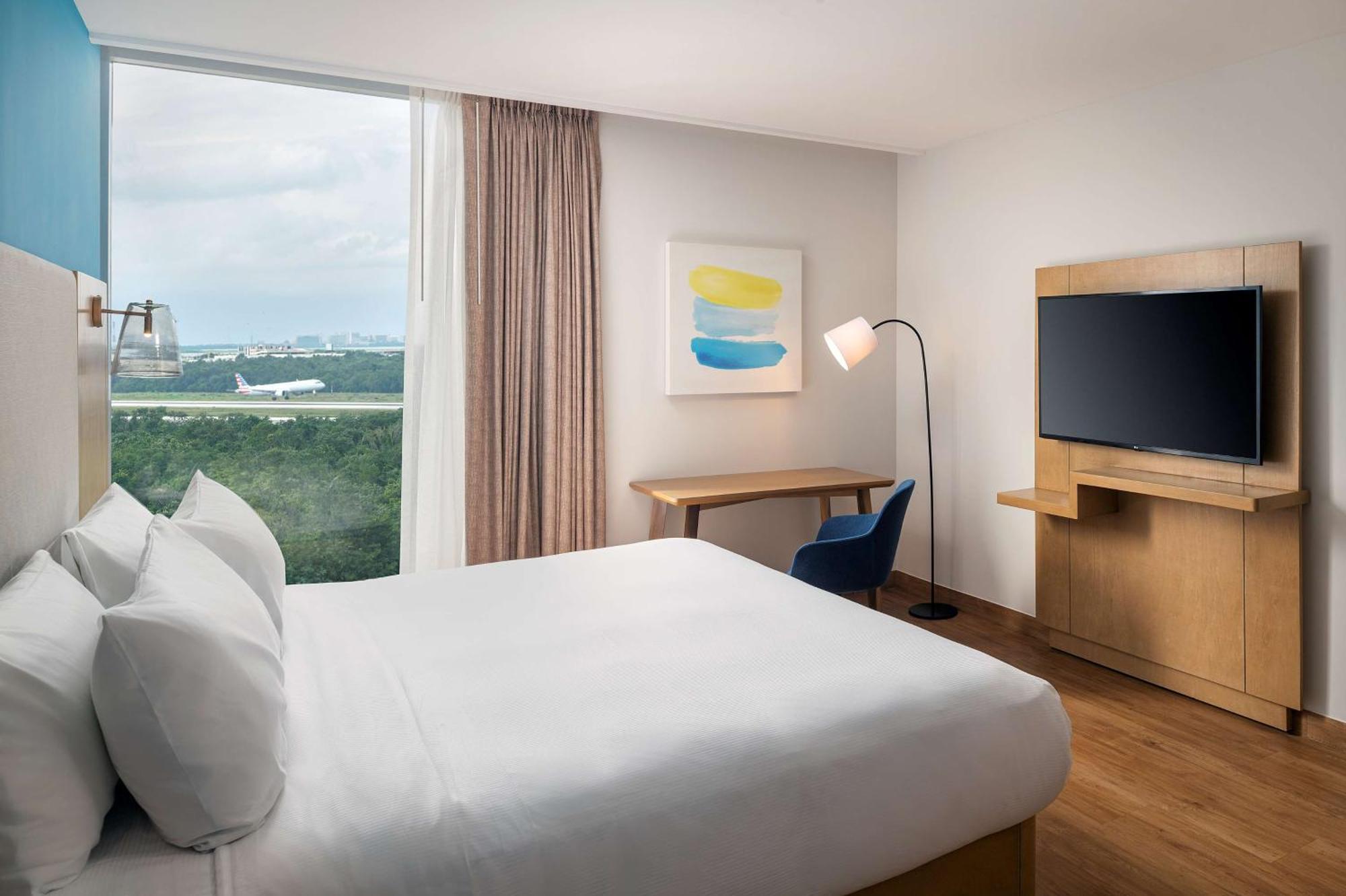 Hilton Garden Airport Hotel 4*
