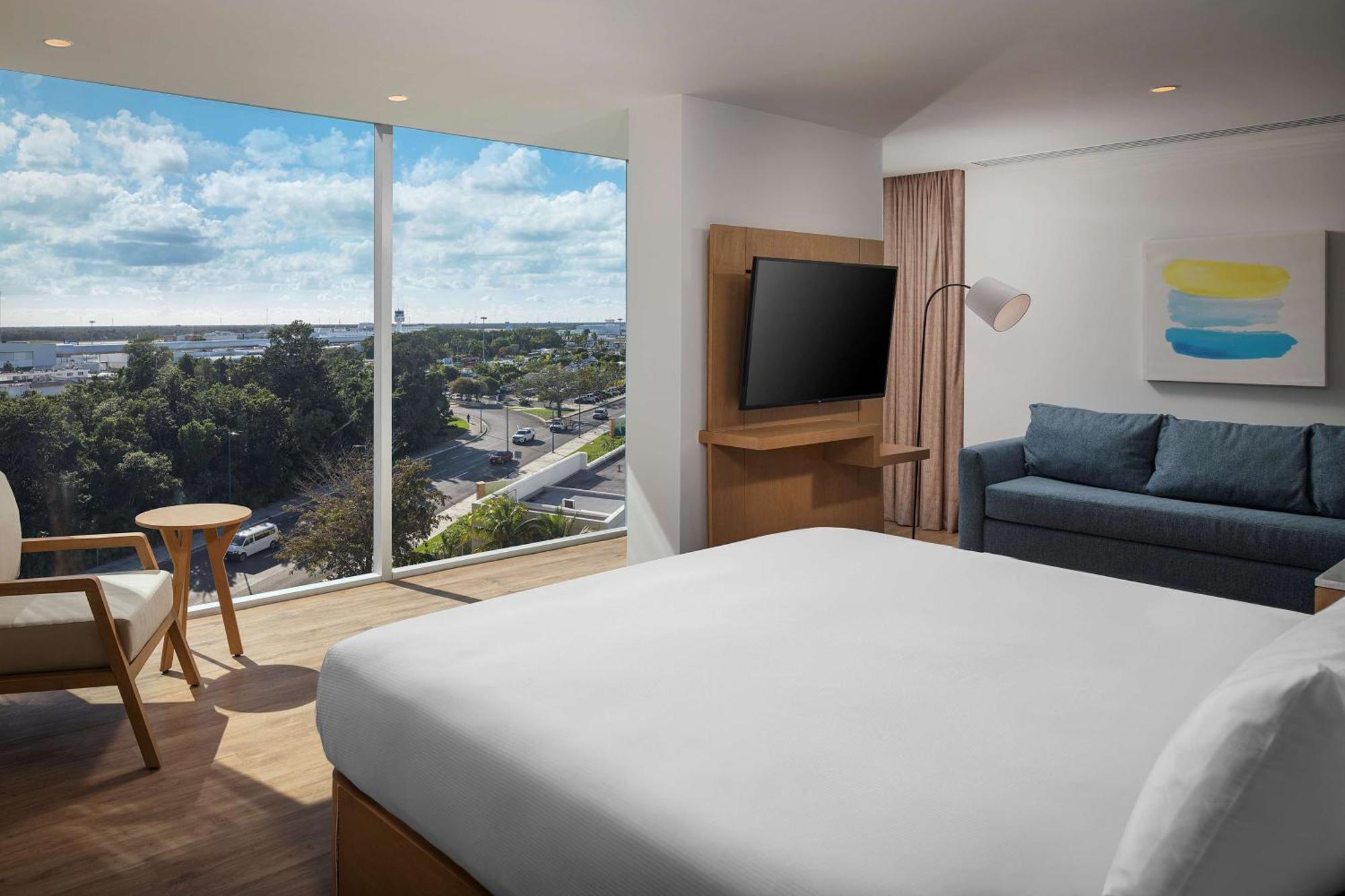 Hilton Garden Airport Hotel