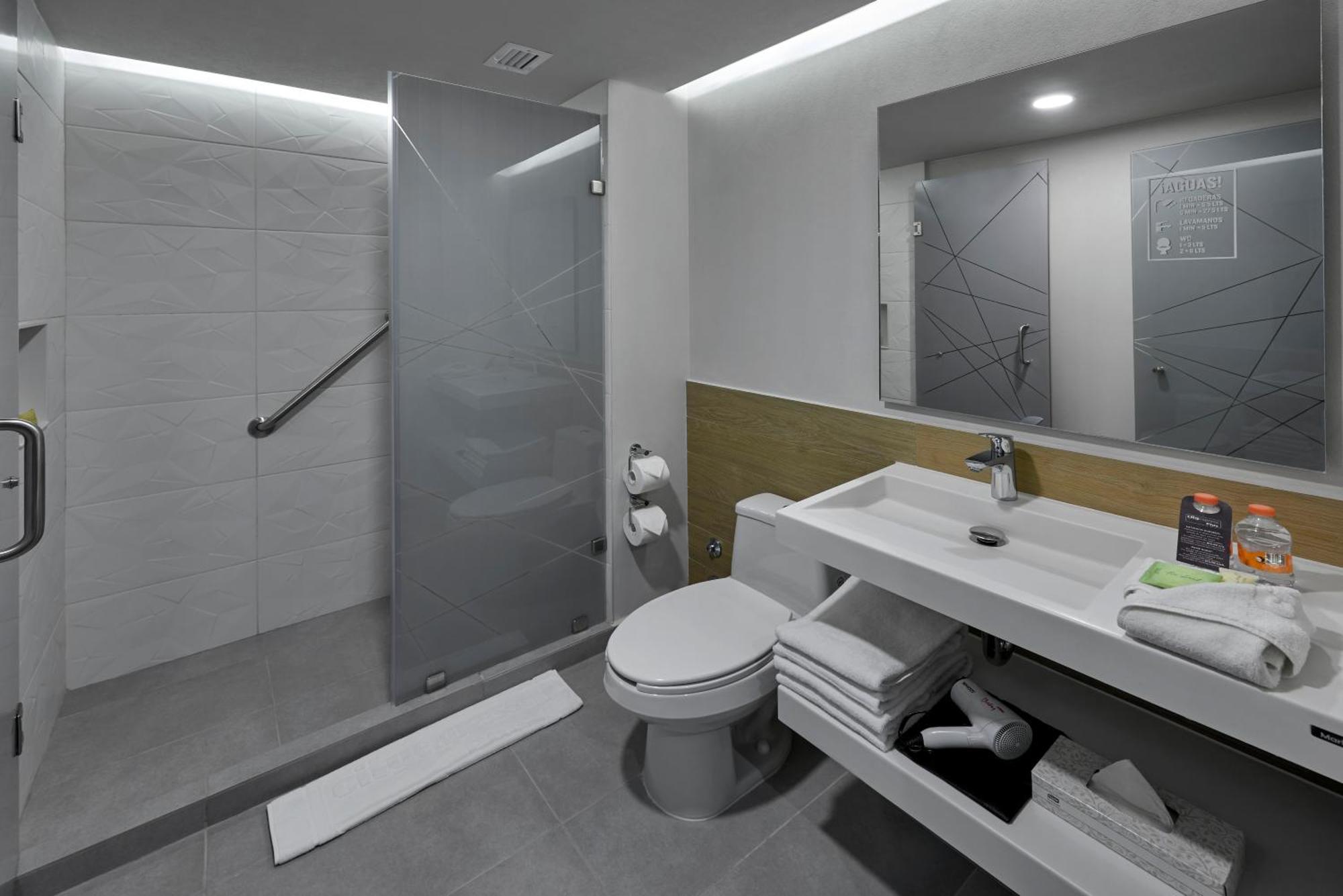 Aeropuerto Riviera Hotel 4*
