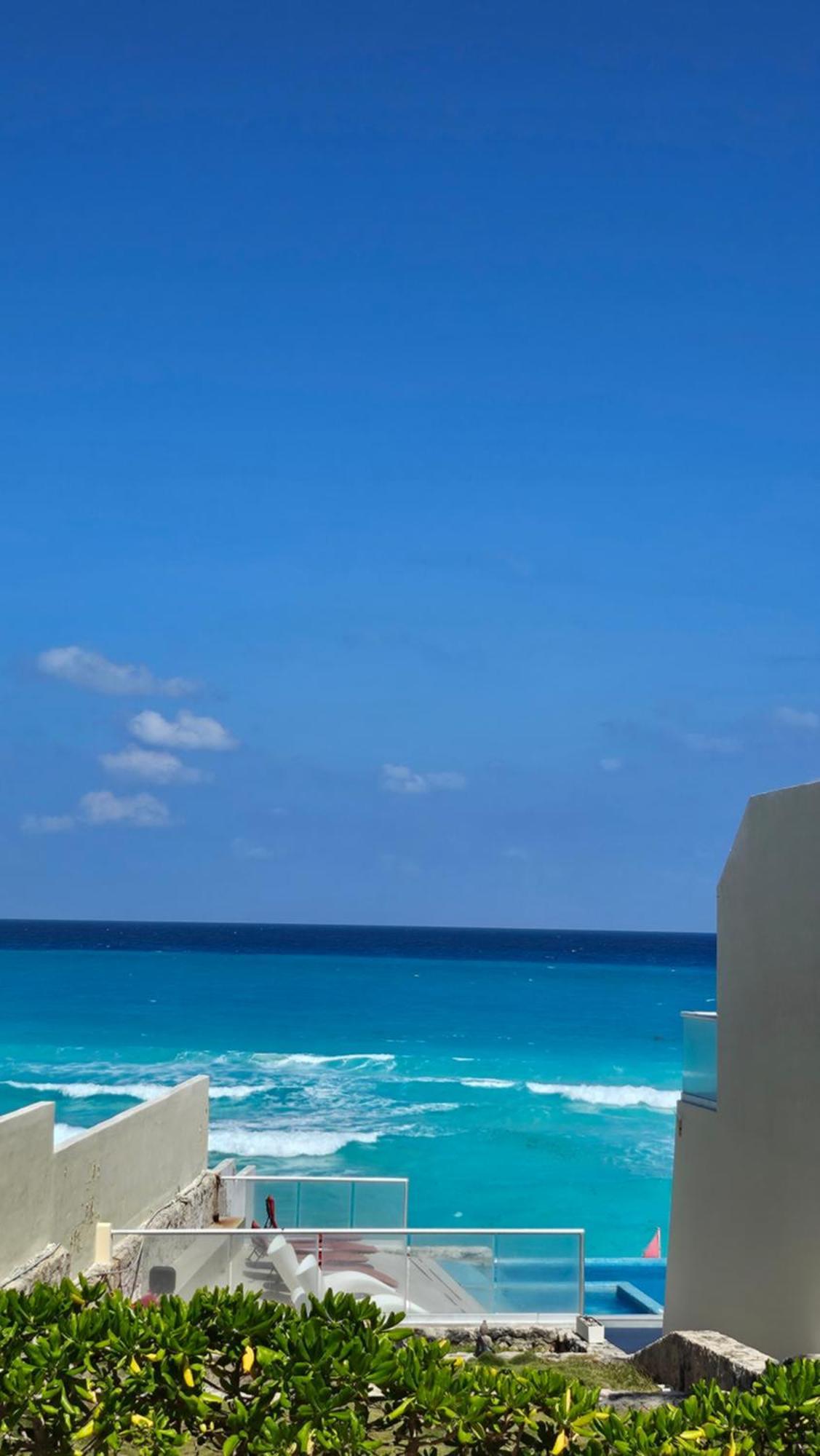 Front * Cancún