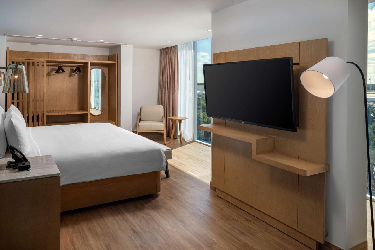 Hilton Garden Airport 4*