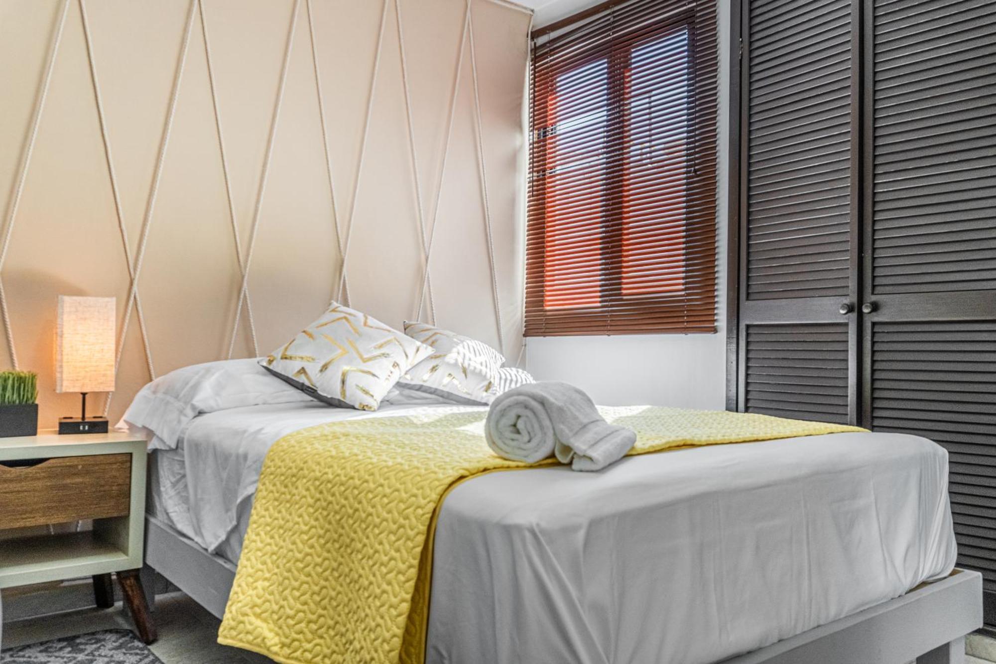 Pako - Luxurious & Spacious 2 Bedroom Close To The Beach, Free Wi-fi, Ideal Location In Downtown Centro Apartamento