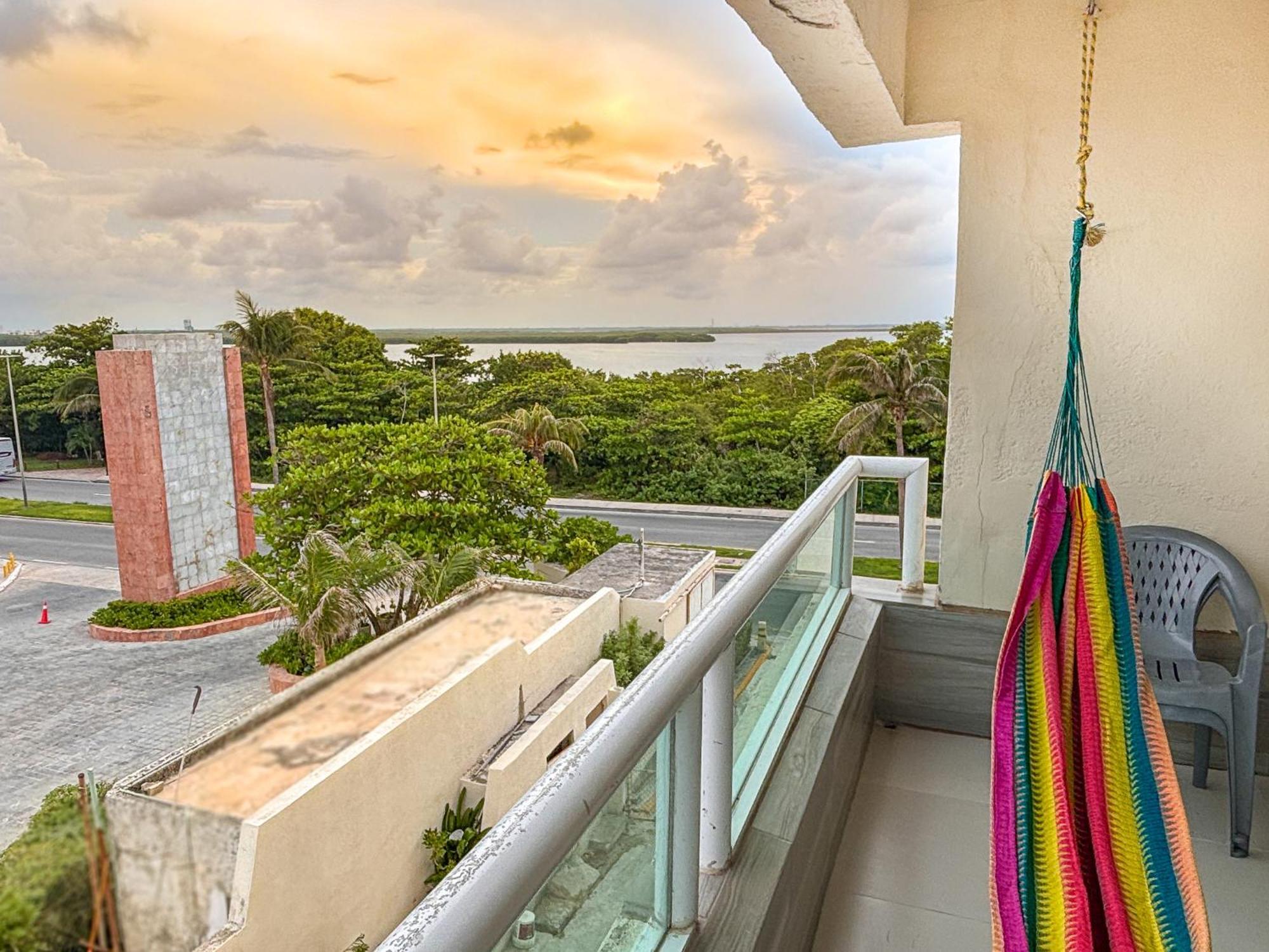 Beach Apartment With Balcony And View, Brisas Cancun Hotel Zone, 1 Bedroom * Cancún