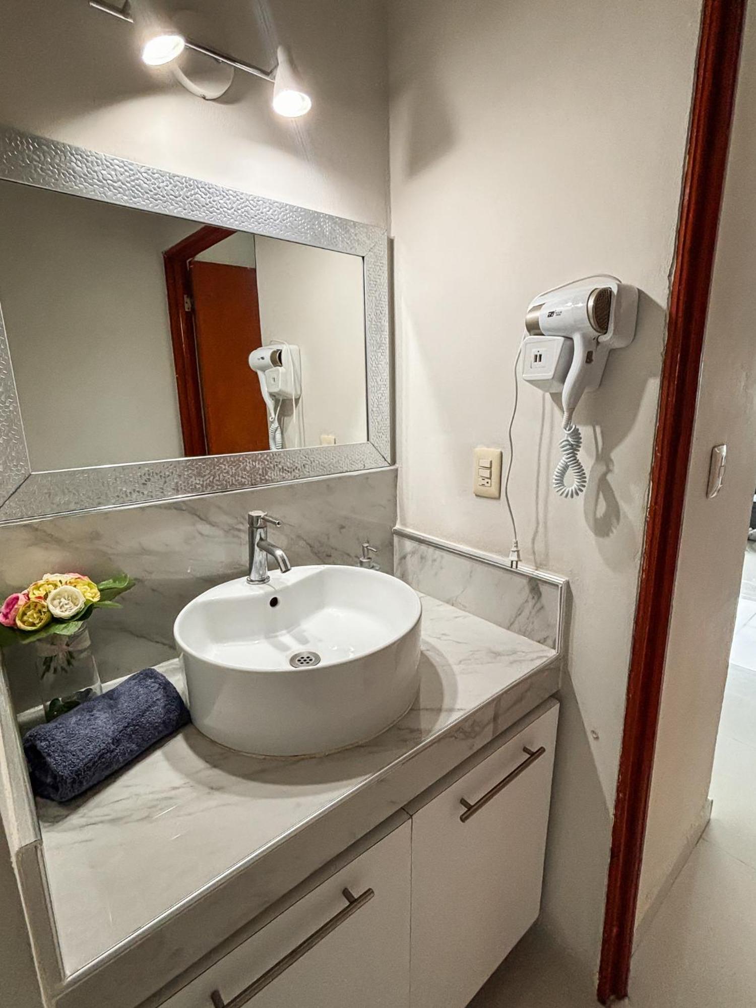 Beach Apartment With Balcony And View, Brisas Cancun Hotel Zone, 1 Bedroom Apartamento