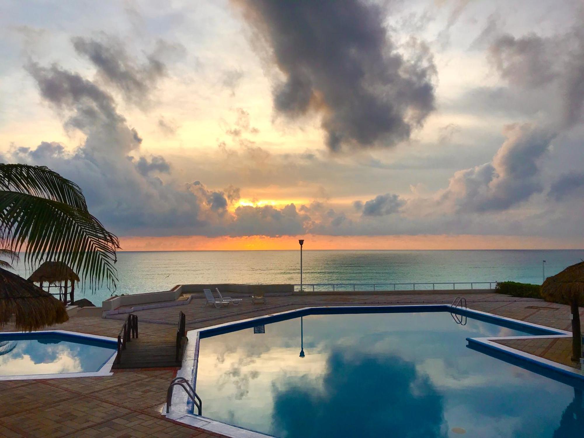 Beach Apartment With Balcony And View, Brisas Cancun Hotel Zone, 1 Bedroom Apartamento *