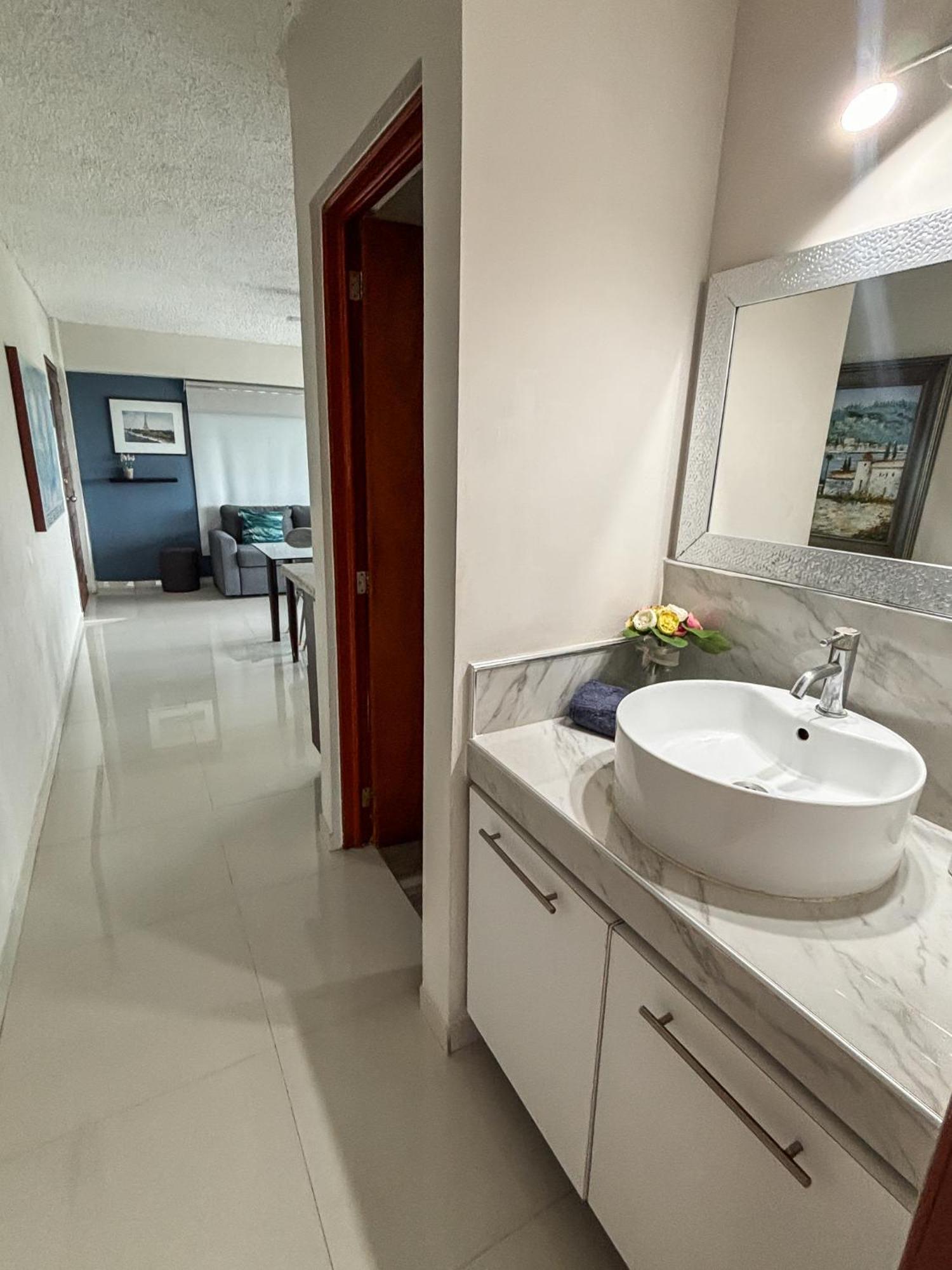 Beach Apartment With Balcony And View, Brisas Cancun Hotel Zone, 1 Bedroom Apartamento *