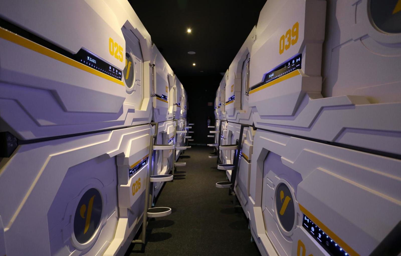 Hotel The Yellow Capsule Close To Airport 4*