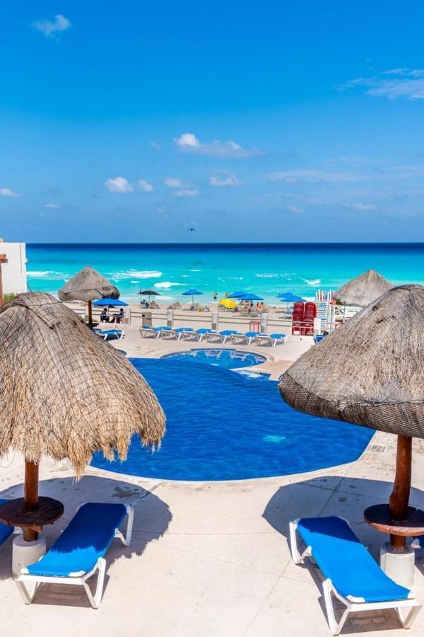 2 Stories, Partial View, 3 Queen Beds * Cancún