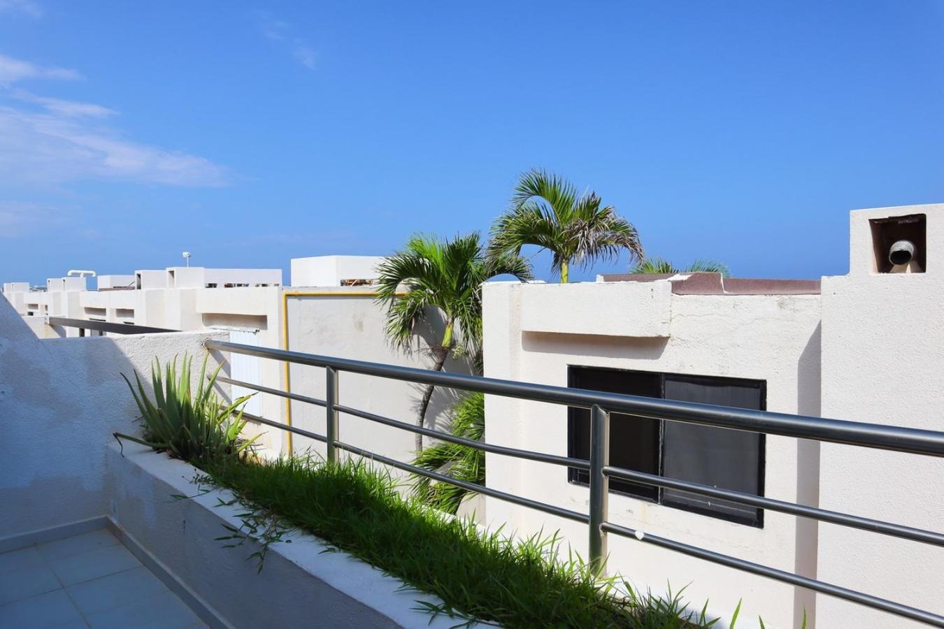 2 Stories, Partial View, 3 Queen Beds Cancún