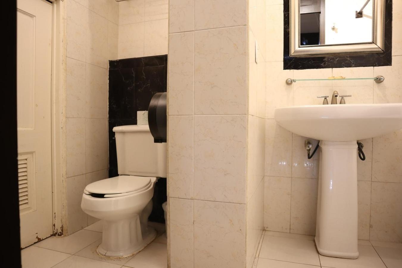 2 Stories, Partial View, 3 Queen Beds *