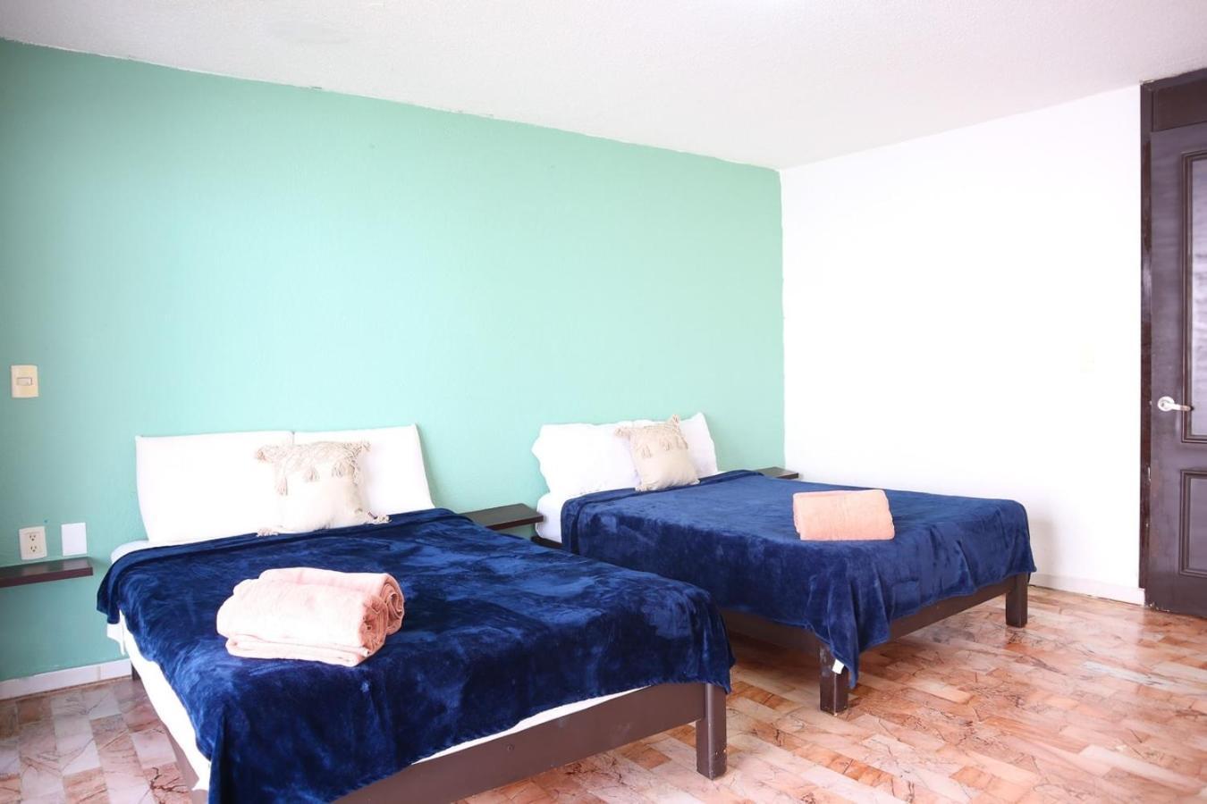 2 Stories, Partial View, 3 Queen Beds Apartamento Cancún