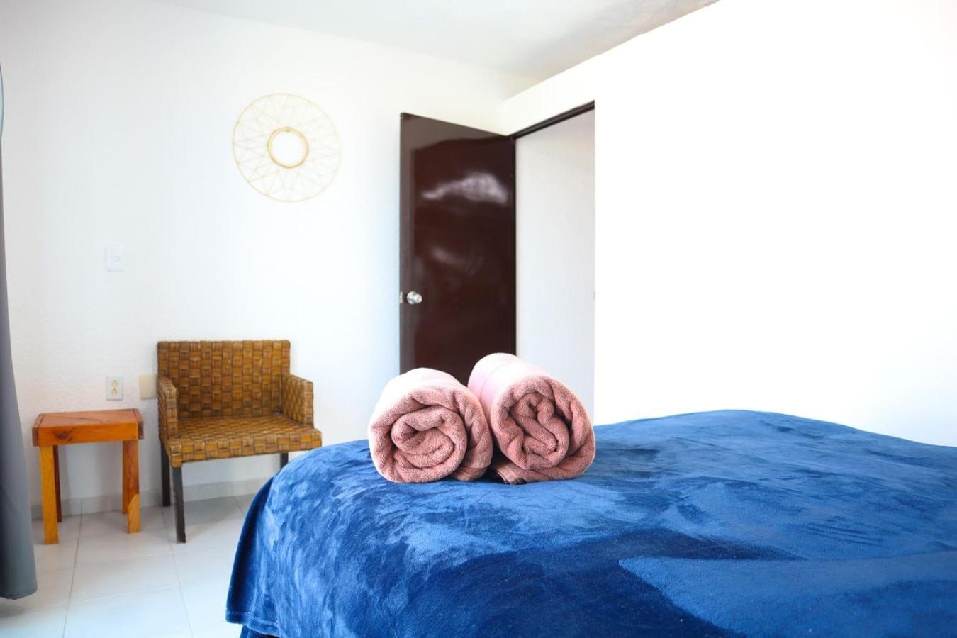 2 Stories, Partial View, 3 Queen Beds Apartamento