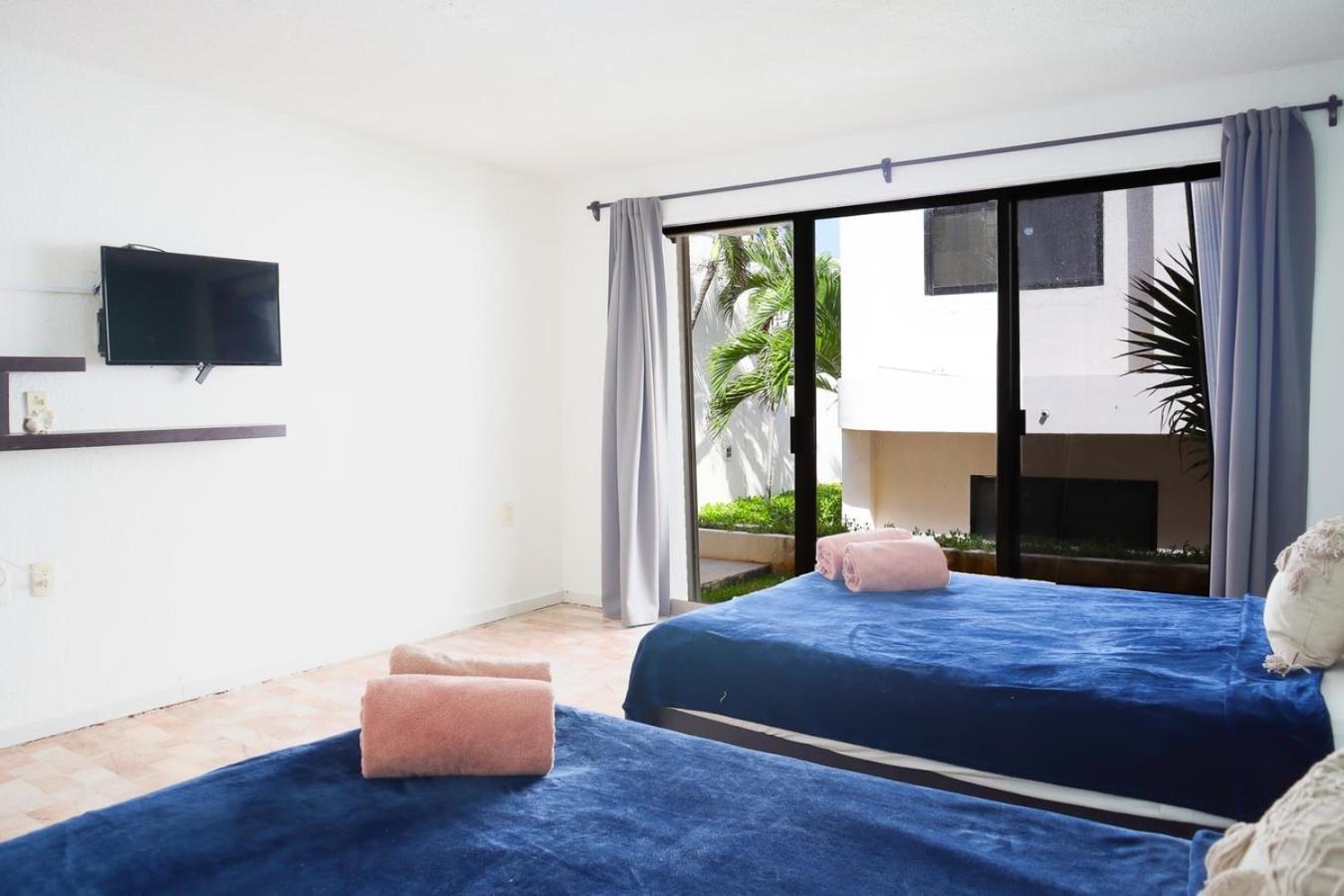 2 Stories, Partial View, 3 Queen Beds Apartamento Cancún