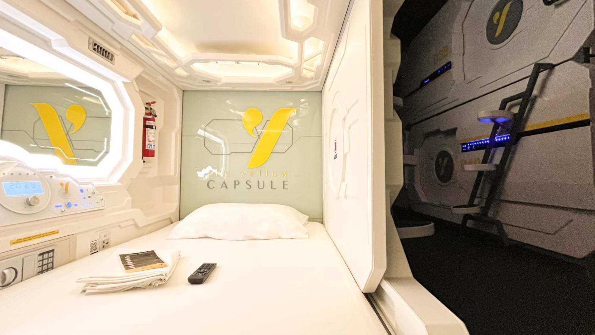 Hotel The Yellow Capsule Close To Airport 4*