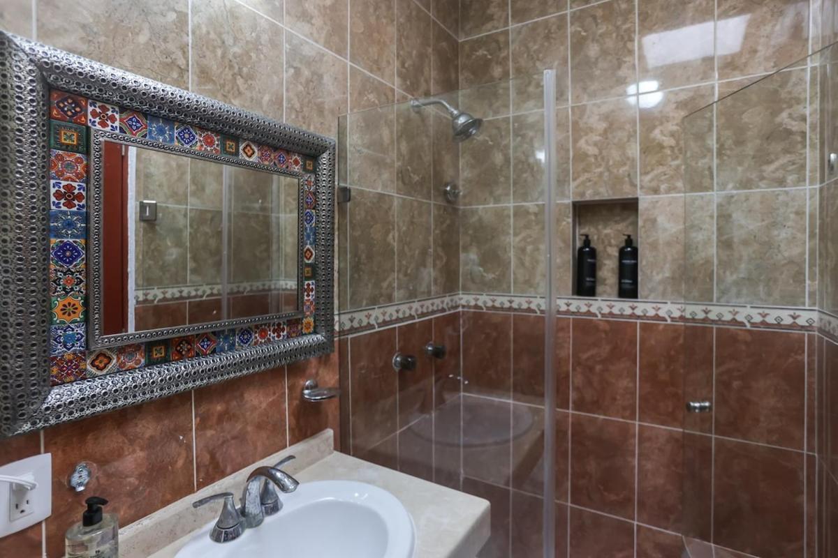 Downtown For 7 Guests, Access To Pool! Сasa de vacaciones
