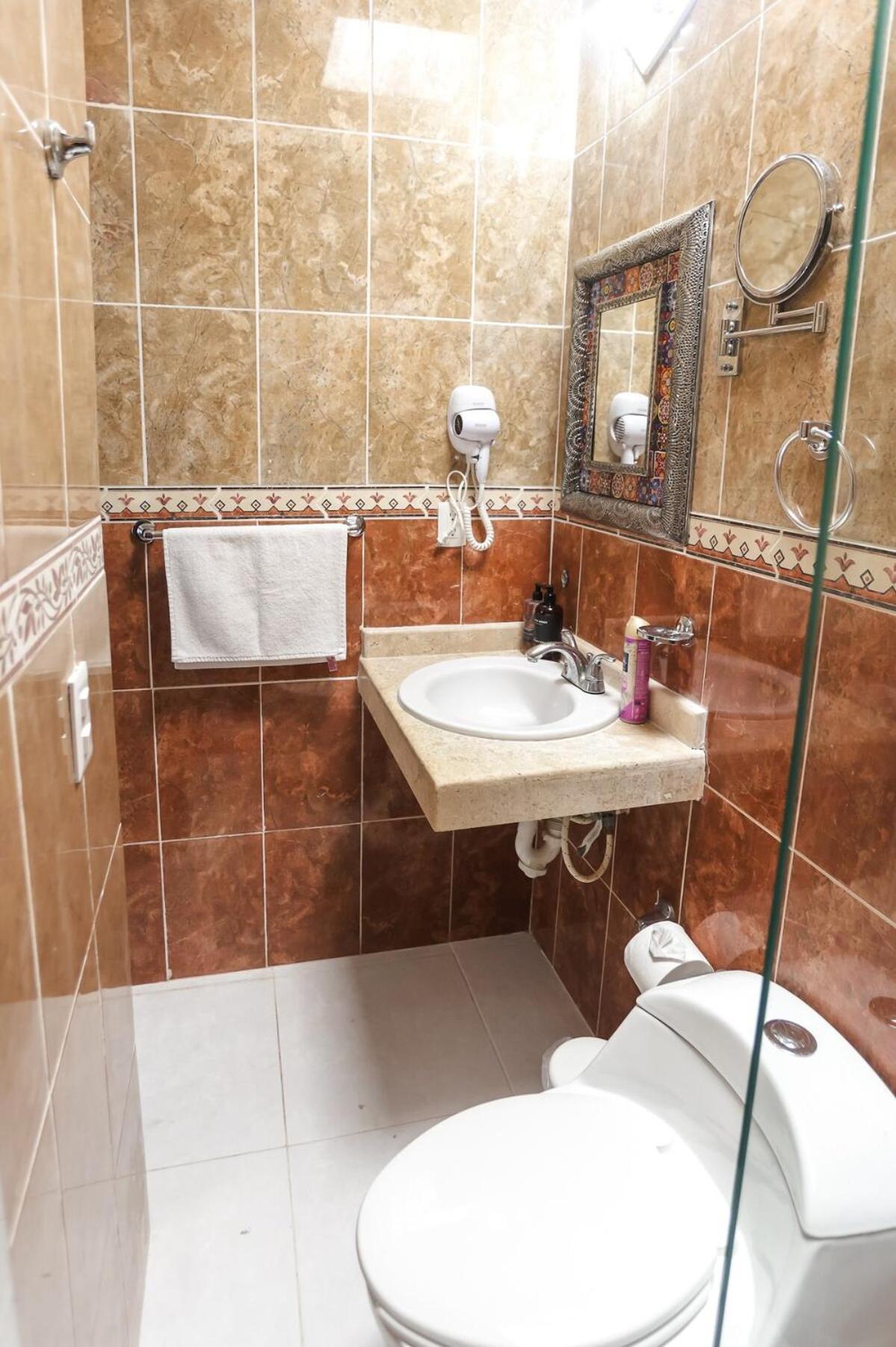 Downtown For 7 Guests, Access To Pool!