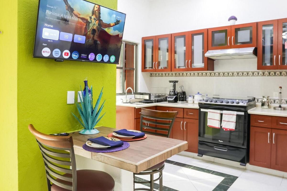 Downtown For 7 Guests, Access To Pool! Cancún