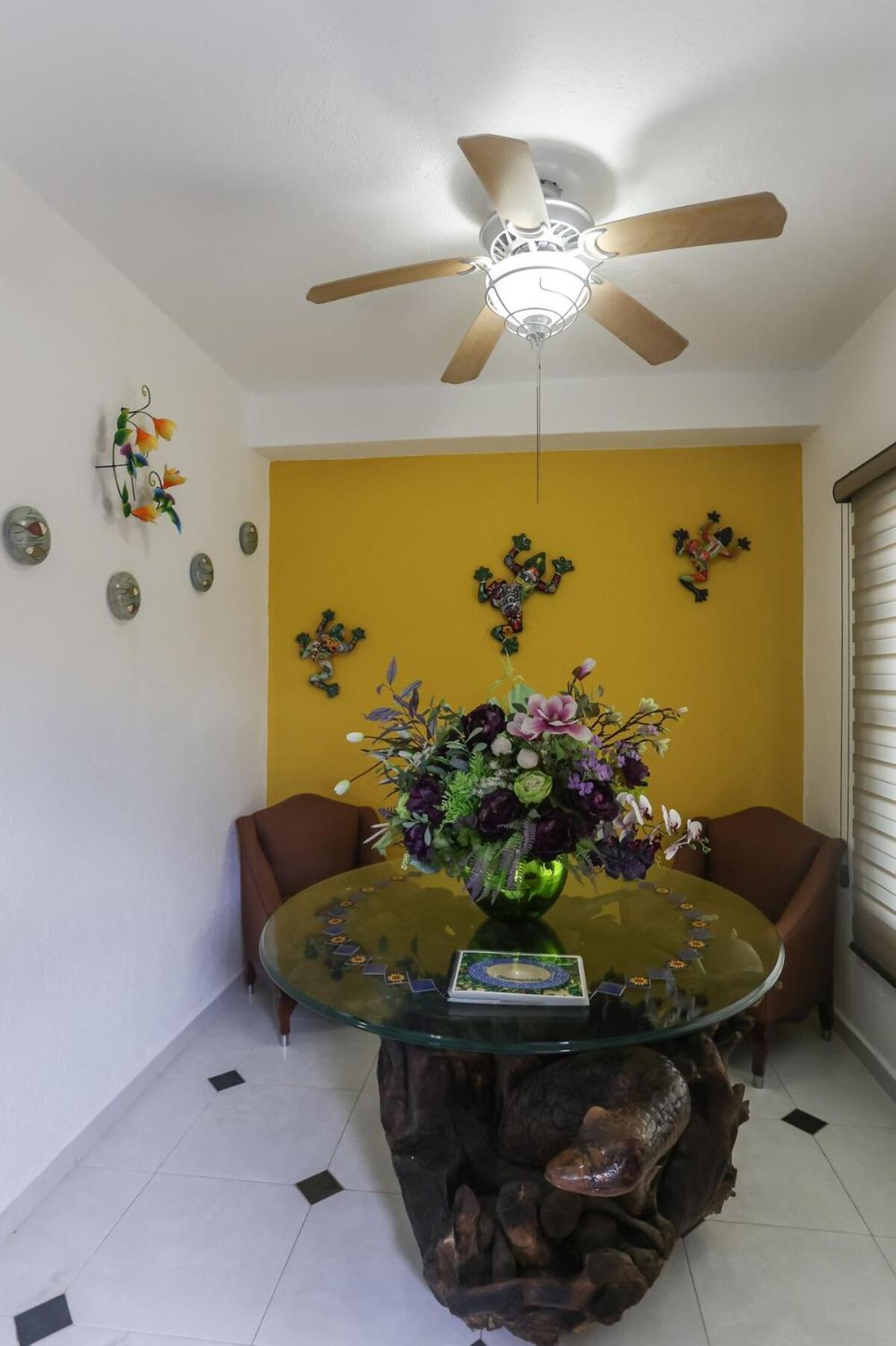 Downtown For 7 Guests, Access To Pool! *