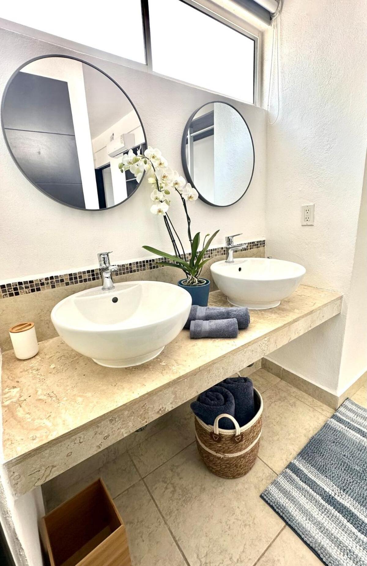 Apartamento Modern, Downtown Apartment, 2br, 2bth, With Pool