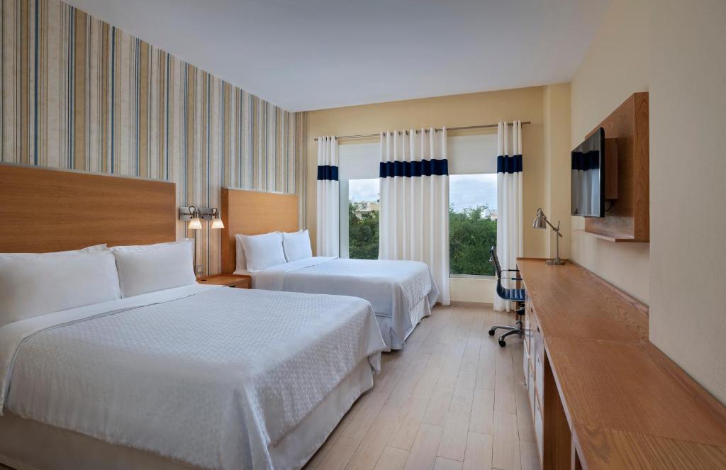 Four Points By Sheraton Centro Hotel 4*