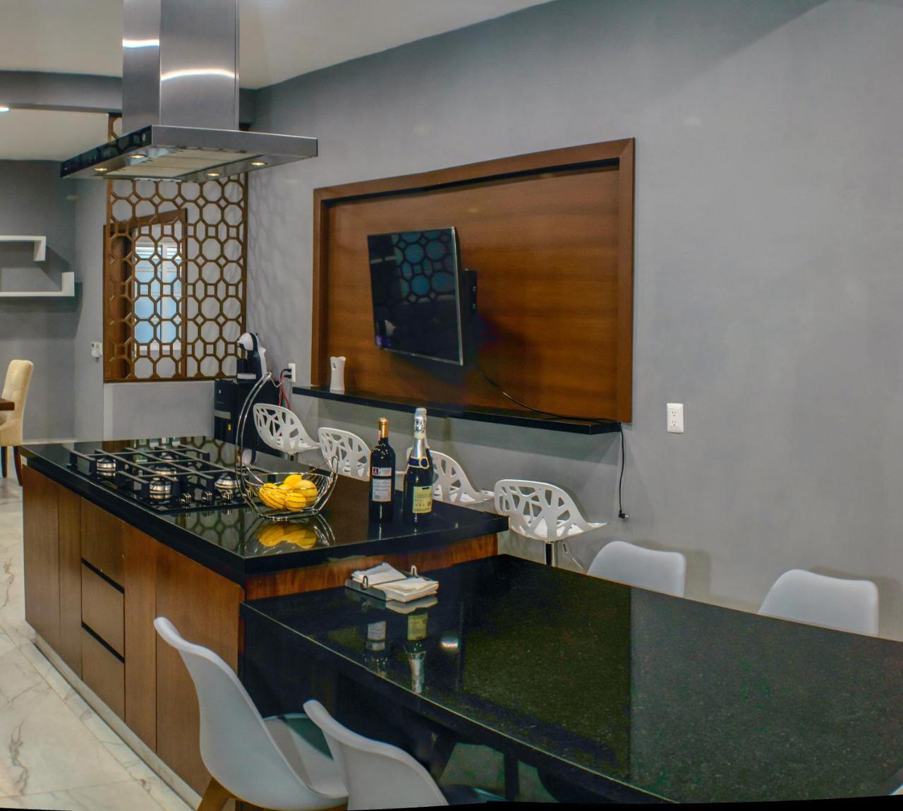 Pensión Luxury Gray House