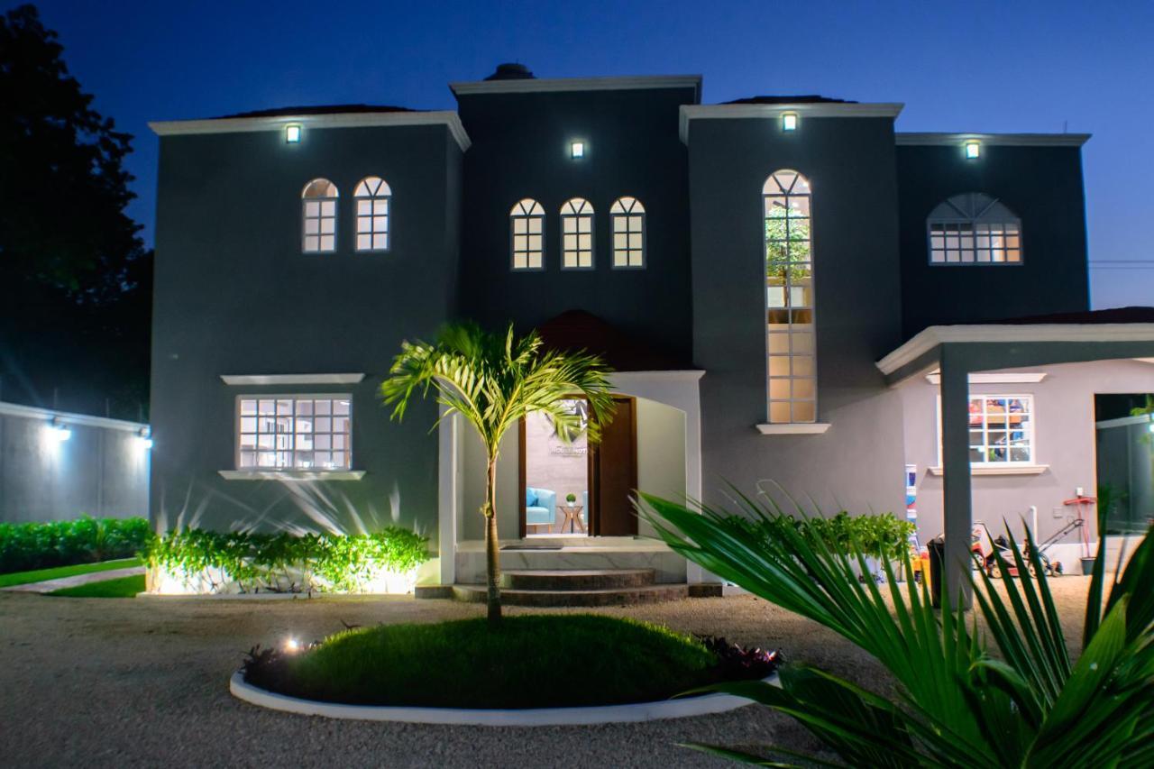 Luxury Gray House Pensión