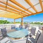 5 Bedroom Modern Villa With Private Pool - Great Location