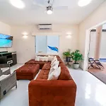 5 Bedroom Modern Villa With Private Pool - Great Location