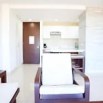 Apt With Boulevard View & Roof Top