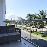 Apt With Boulevard View & Roof Top