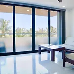 Apt With Boulevard View & Roof Top