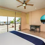 Capital O Cancun International Airport 24 7